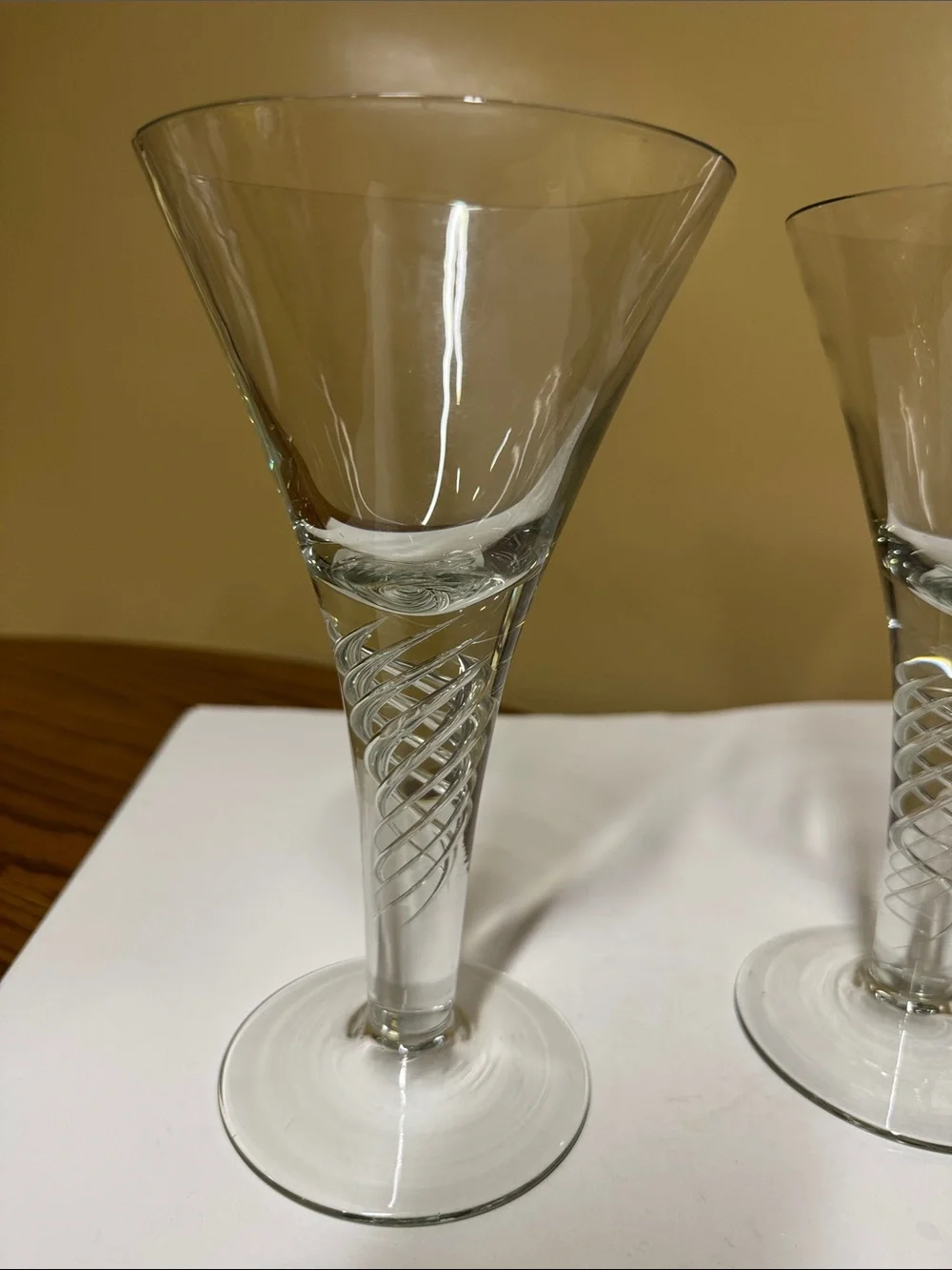 Met Metropolitan Museum Air Twist Stem Wine Glass Reproductions 8.5” tall set 2
